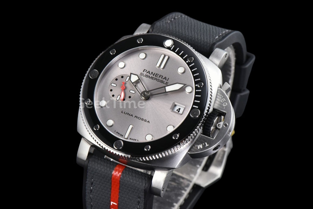 PAM1681 Submersible Luna Rossa 44mm SS VSF Silver Dial Black