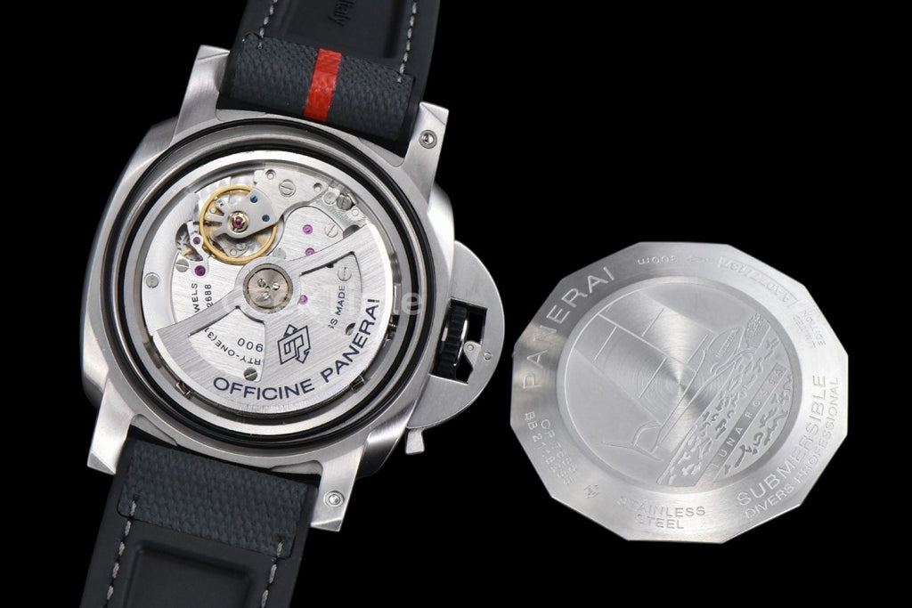 PAM1681 Submersible Luna Rossa 44mm SS VSF Silver Dial Black