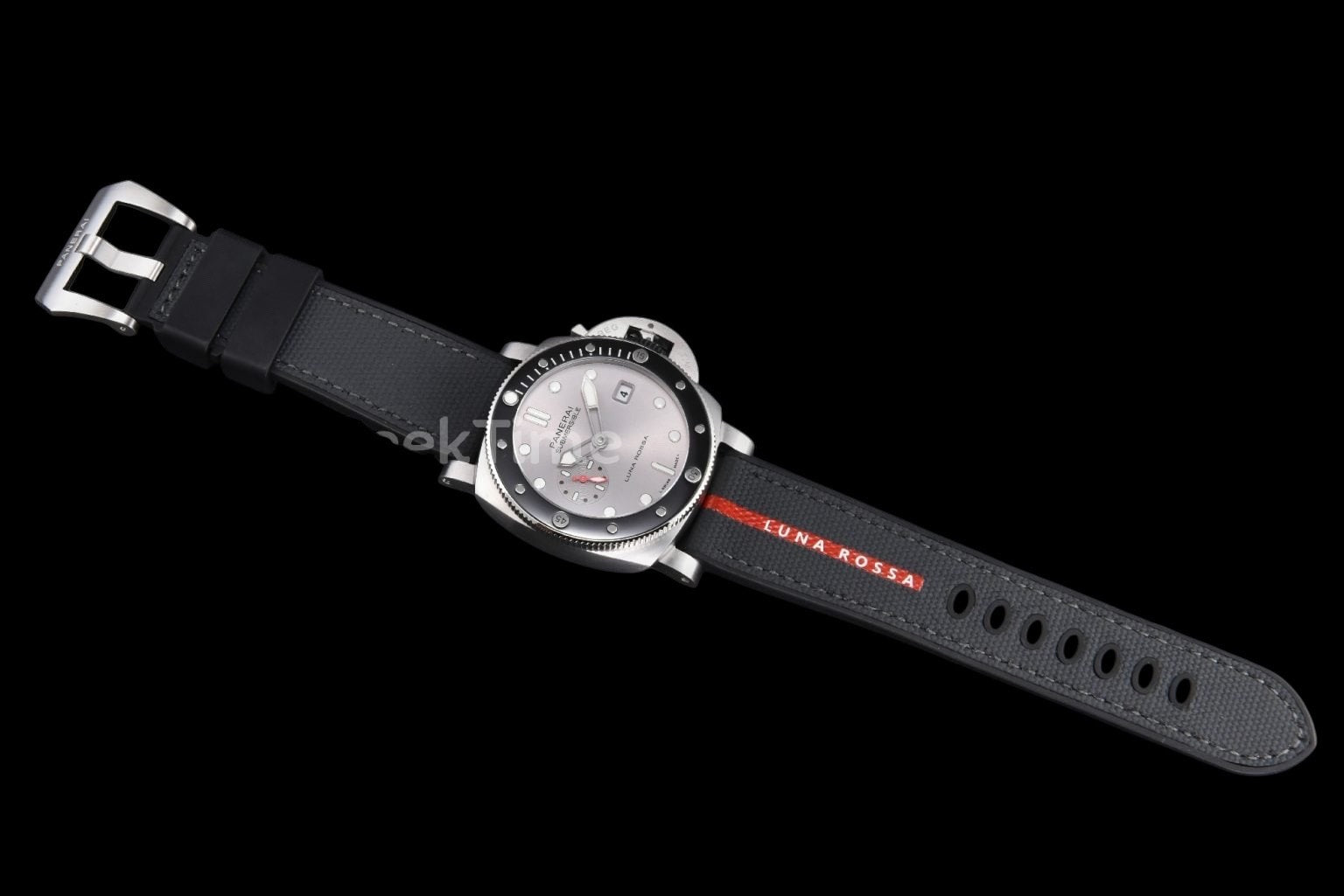 PAM1681 Submersible Luna Rossa 44mm SS VSF Silver Dial Black